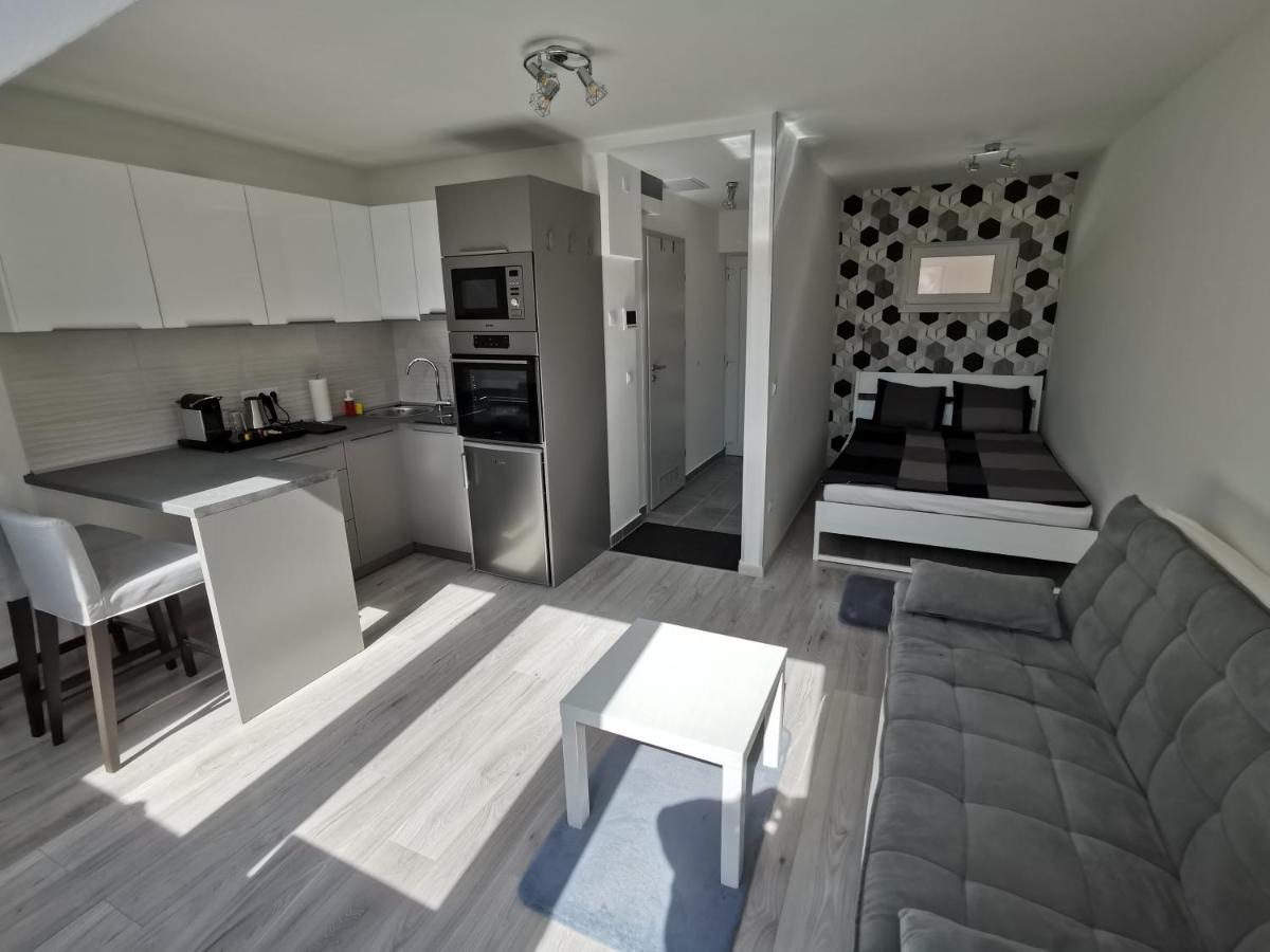 Antracit Apartman - Free Parking Pécs Esterno foto