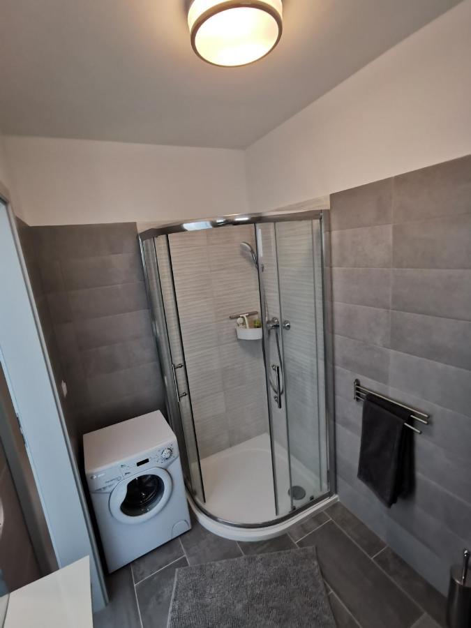 Antracit Apartman - Free Parking Pécs Esterno foto